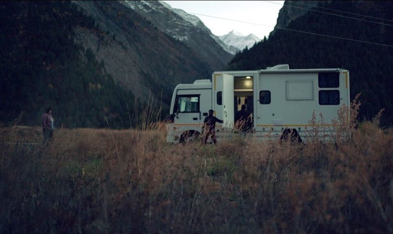 Caravan vs Hotel in India: Why More Travelers Are Choosing Life on Wheels